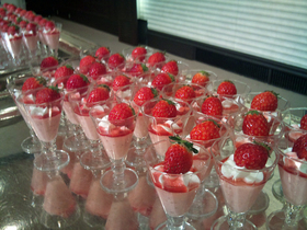 イチゴプリンの小さなパフェ