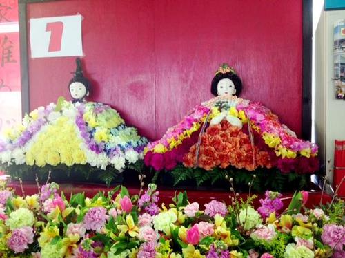 差し替えするので、いつ見てもお花は満開だそう♪